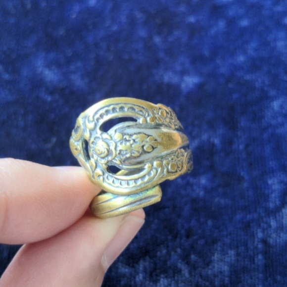 Vintage floral brass ring, adjustable - Picture 8 of 8